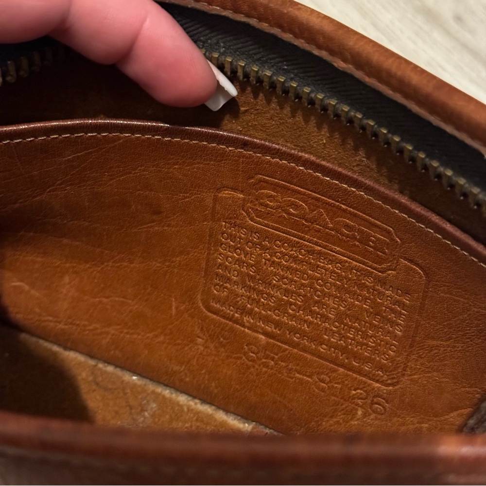 VINTAGE COACH British Tan Leather Zippered Crossbody Bag - EUC RARE - Picture 4 of 16